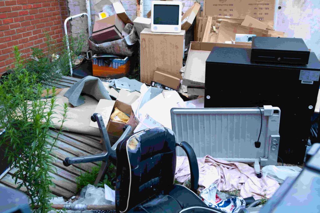 Professionelle Entrümpelung in Frankfurt durch Entrümpelung Ritter - Möbel, Müll und mehr werden entfernt